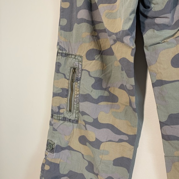 Old Navy Camo Straight Leg Cargo Pants - Picture 8 of 9